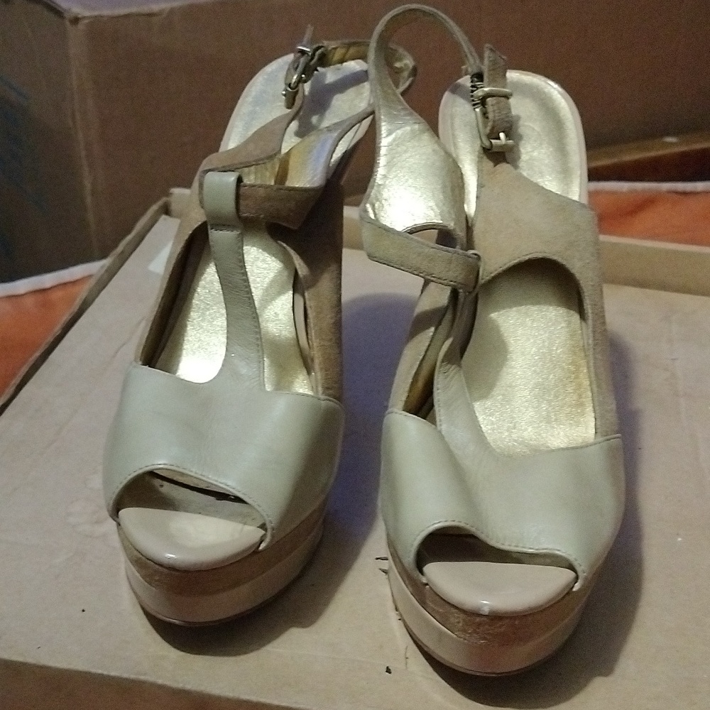 Jessica Simpson tan and gold platform heels